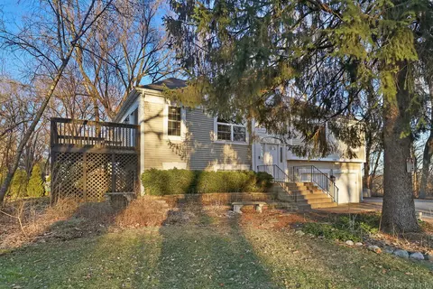 Exterior - 1100 Geringer Rd, Algonquin, IL 60102 photo 3 of 8