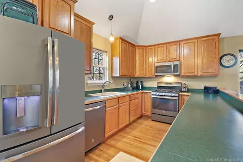 Kitchen - 1100 Geringer Rd, Algonquin, IL 60102 photo 1 of 2