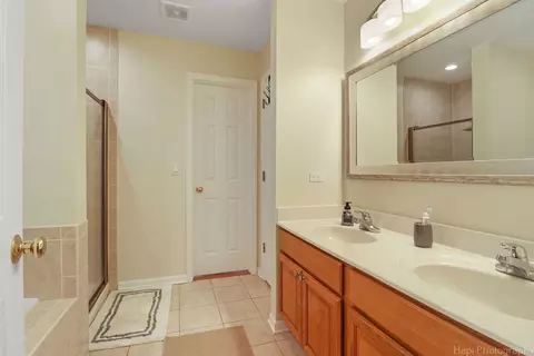 Bath - 1100 Geringer Rd, Algonquin, IL 60102 photo 1 of 3