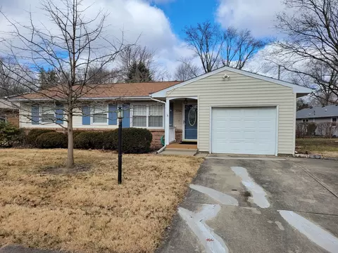 2204 Southmoor Dr, Champaign, IL 61821