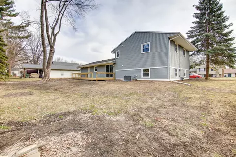 Exterior - 505 Meadow Ln, Morrison, IL 61270 photo 6 of 8