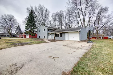 Exterior - 505 Meadow Ln, Morrison, IL 61270 photo 3 of 8
