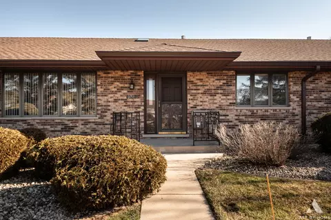 16012 Pine Dr, Tinley Park, IL 60477