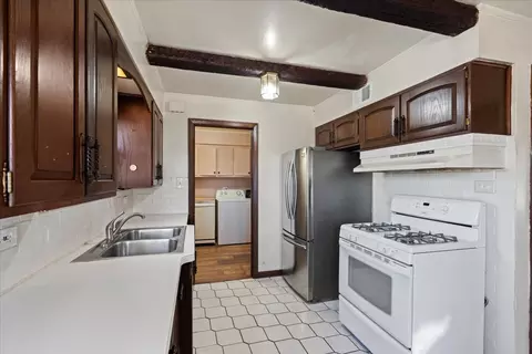 Kitchen - 1043 Herbert Ave, Berkeley, IL 60163 photo 3 of 3
