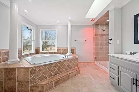 Bath - 4632 W Offner Rd, Monee, IL 60449 photo 1 of 8