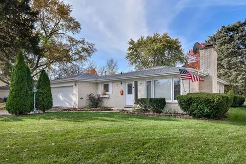 64 Grove Ave, Glen Ellyn, IL 60137