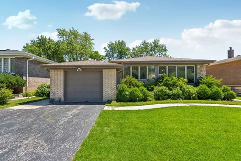 9335 Kenneth Ave, Skokie, IL 60076