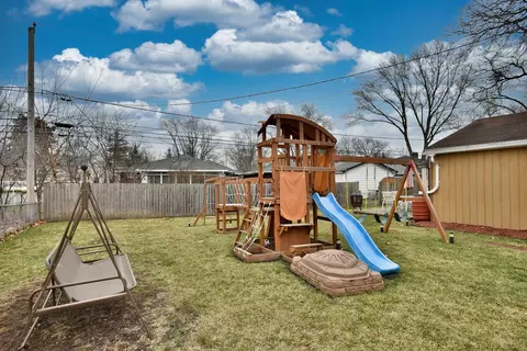 Exterior - 3714 Oriole Ln, Rolling Meadows, IL 60008 photo 6 of 13