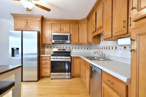 Kitchen - 3714 Oriole Ln, Rolling Meadows, IL 60008 photo 3 of 5