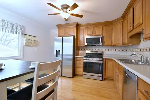 Kitchen - 3714 Oriole Ln, Rolling Meadows, IL 60008 photo 4 of 5