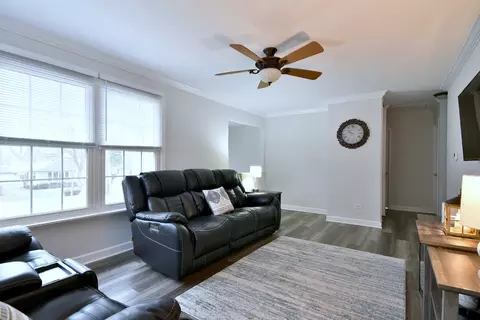 Living - 3714 Oriole Ln, Rolling Meadows, IL 60008 photo 3 of 6