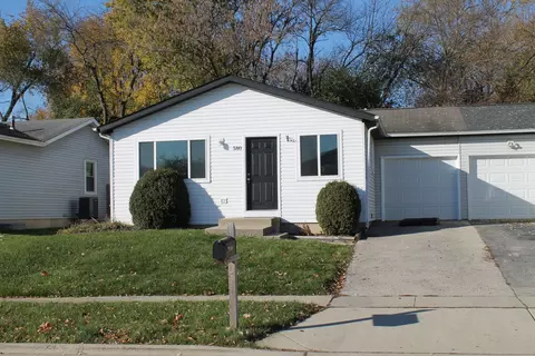 580 Dean Dr, South Elgin, IL 60177