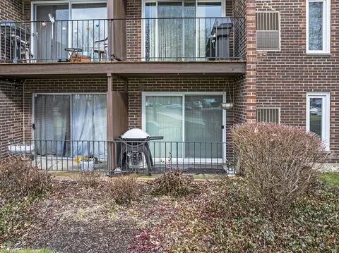 Exterior - 1450 Sandpebble Dr #111, Wheeling, IL 60090 photo 4 of 4