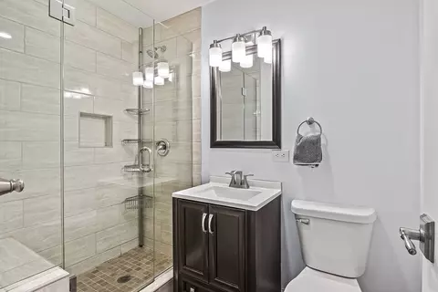Bath - 1450 Sandpebble Dr #111, Wheeling, IL 60090 photo 1 of 3
