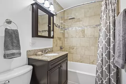 Bath - 1450 Sandpebble Dr #111, Wheeling, IL 60090 photo 2 of 3