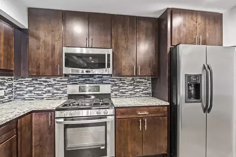 Kitchen - 1450 Sandpebble Dr #111, Wheeling, IL 60090 photo 4 of 5