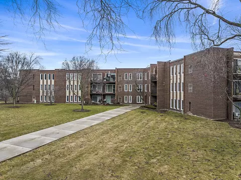 View/Area - 1450 Sandpebble Dr #111, Wheeling, IL 60090 photo 2 of 3
