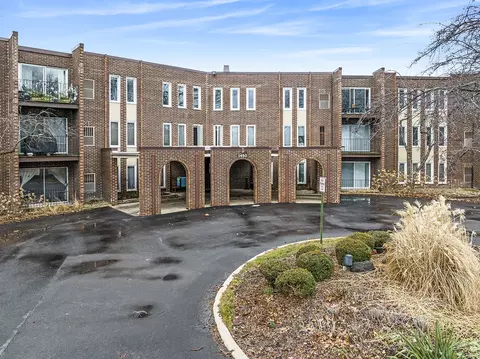 Exterior - 1450 Sandpebble Dr #111, Wheeling, IL 60090 photo 1 of 4