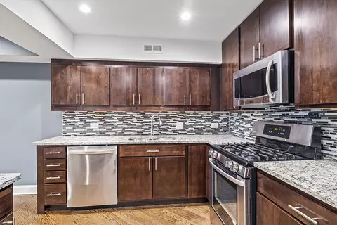 Kitchen - 1450 Sandpebble Dr #111, Wheeling, IL 60090 photo 3 of 5