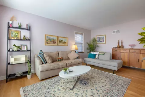 Living - 452 Longfellow Ave, Deerfield, IL 60015 photo 1 of 3