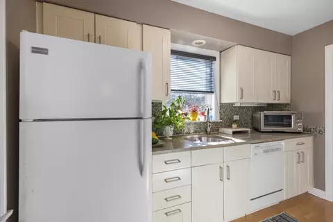 Kitchen - 452 Longfellow Ave, Deerfield, IL 60015 photo 4 of 4