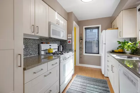 Kitchen - 452 Longfellow Ave, Deerfield, IL 60015 photo 2 of 4