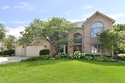 1812 Rose Ct, Wheaton, IL 60189