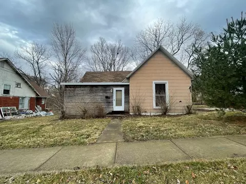 767 8th St, Charleston, IL 61920