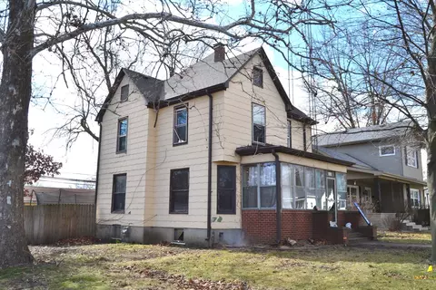 Exterior - 620 E Main St, Clinton, IL 61727 photo 4 of 4