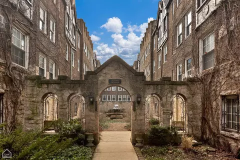 2331 W Farwell Ave #1N, Chicago, IL 60645