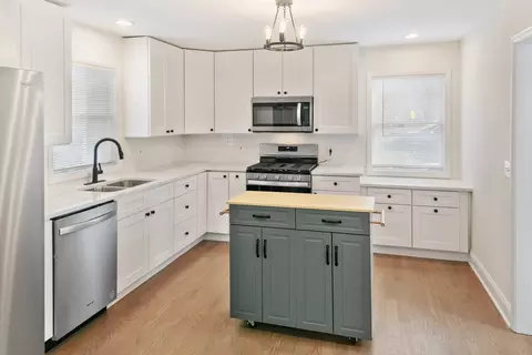Kitchen - 533 Wakeman Ave, Wheaton, IL 60187 photo 2 of 3