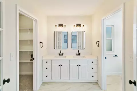Bath - 533 Wakeman Ave, Wheaton, IL 60187 photo 3 of 4