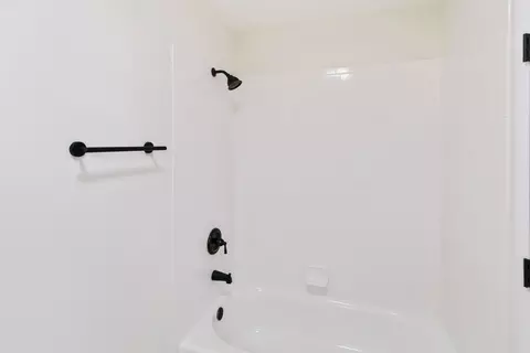 Bath - 533 Wakeman Ave, Wheaton, IL 60187 photo 4 of 4