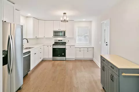 Kitchen - 533 Wakeman Ave, Wheaton, IL 60187 photo 1 of 3