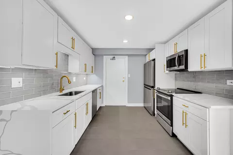 Kitchen - 1915 Tanglewood Dr #2D, Glenview, IL 60025 photo 1 of 4
