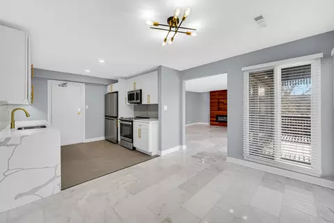 Kitchen - 1915 Tanglewood Dr #2D, Glenview, IL 60025 photo 4 of 4