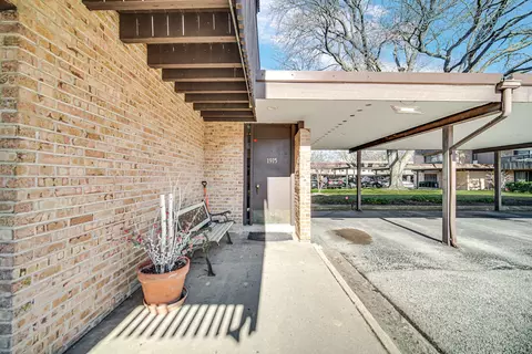 Exterior - 1915 Tanglewood Dr #2D, Glenview, IL 60025 photo 4 of 9
