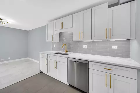 Kitchen - 1915 Tanglewood Dr #2D, Glenview, IL 60025 photo 3 of 4