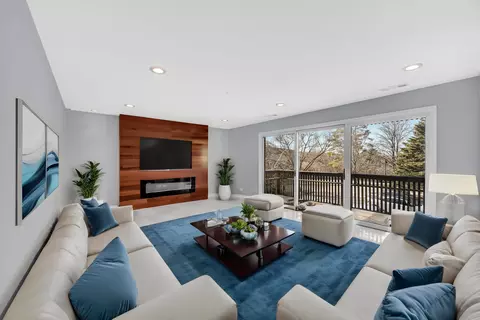 Living - 1915 Tanglewood Dr #2D, Glenview, IL 60025 photo 1 of 2