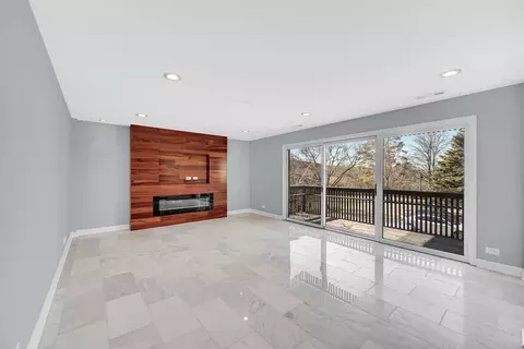Living - 1915 Tanglewood Dr #2D, Glenview, IL 60025 photo 2 of 2