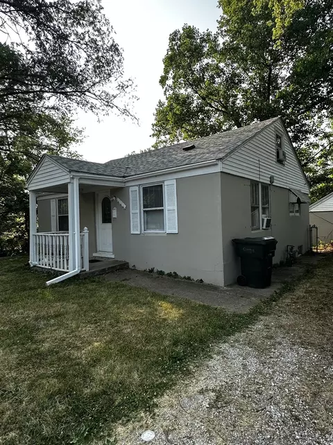 2004 W Leafland Ave, Decatur, IL 62522