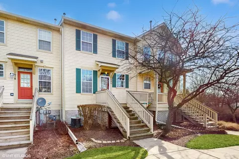 680 Littleton Trl #20-4, Elgin, IL 60120