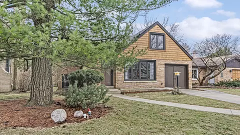 559 Selborne Rd, Riverside, IL 60546 photo 2