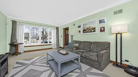 559 Selborne Rd, Riverside, IL 60546 photo 3