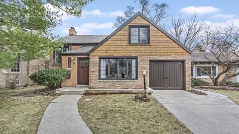 559 Selborne Rd, Riverside, IL 60546