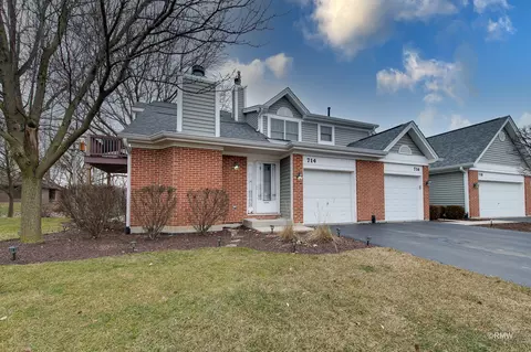 714 Hoover Dr #714, Carol Stream, IL 60188