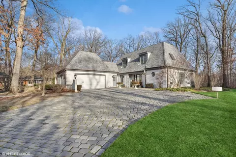43 Lancaster Ln, Lincolnshire, IL 60069