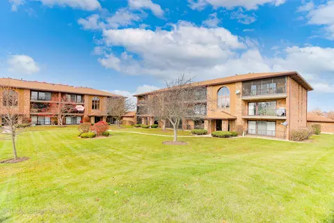 8800 W 140th St #113, Orland Park, IL 60462