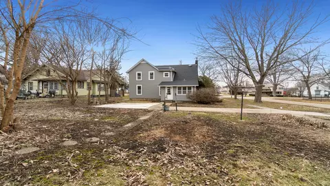 Exterior - 401 Main St, Leaf River, IL 61047 photo 2 of 6