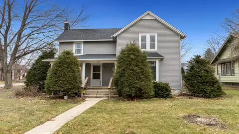 401 Main St, Leaf River, IL 61047